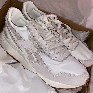 Reebok Sneakers